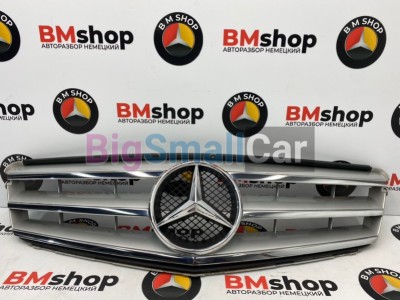 Решетка радиатора Mercedes C350 2012 W204 276.957 А2048801923 - купить Саперке