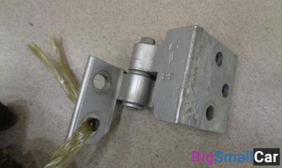 Петля двери передней правой верхняя от Peugeot Partner M59 2002-2011 - купить Саперке