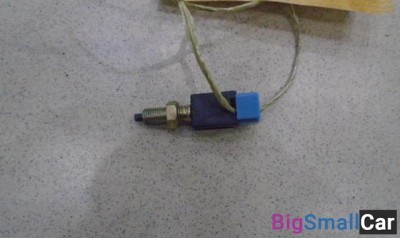 Датчик включения стоп-сигнала от Nissan Cube Z10 1998-2002 - купить Саперке