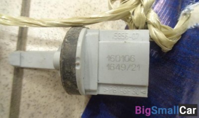 Датчик температуры воздуха (в корпусе отопителя) от Skoda Octavia A5 2004-2013 - купить Саперке