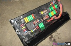 Блок предохранителей перед. (61 Общее э/оборудование автомобиля) 61149252815