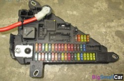 Блок предохранителей задн. (61 Общее э/оборудование автомобиля) 61149138830